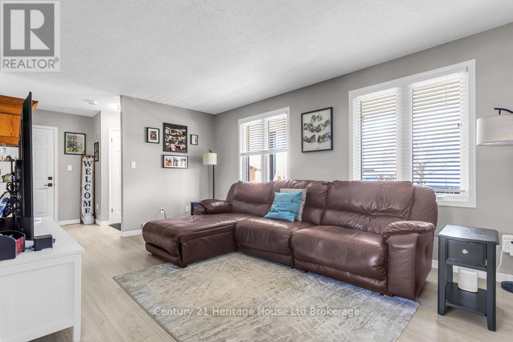 93 Glendale Drive, Tillsonburg, Ontario  N4G 1J9 - Photo 4 - X13042386