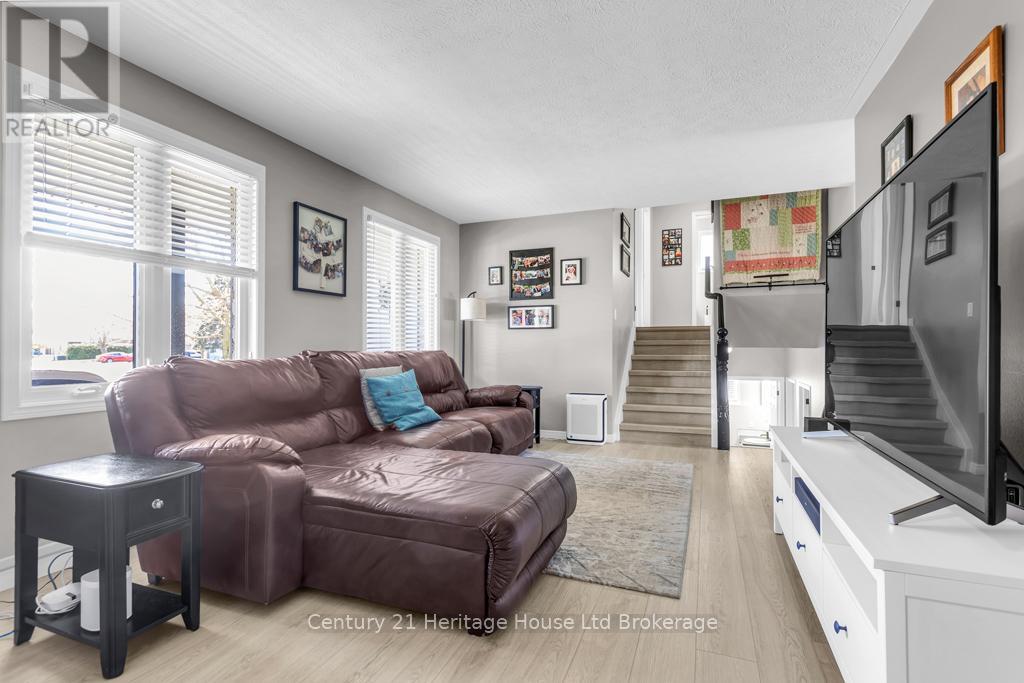 93 Glendale Drive, Tillsonburg, Ontario  N4G 1J9 - Photo 5 - X13042386