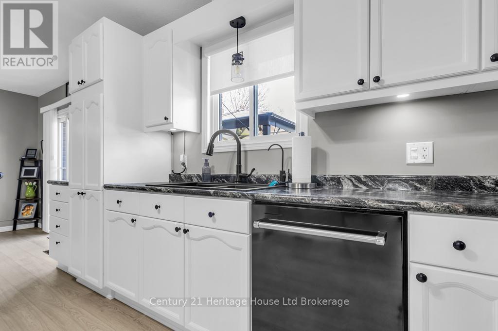 93 Glendale Drive, Tillsonburg, Ontario  N4G 1J9 - Photo 7 - X13042386