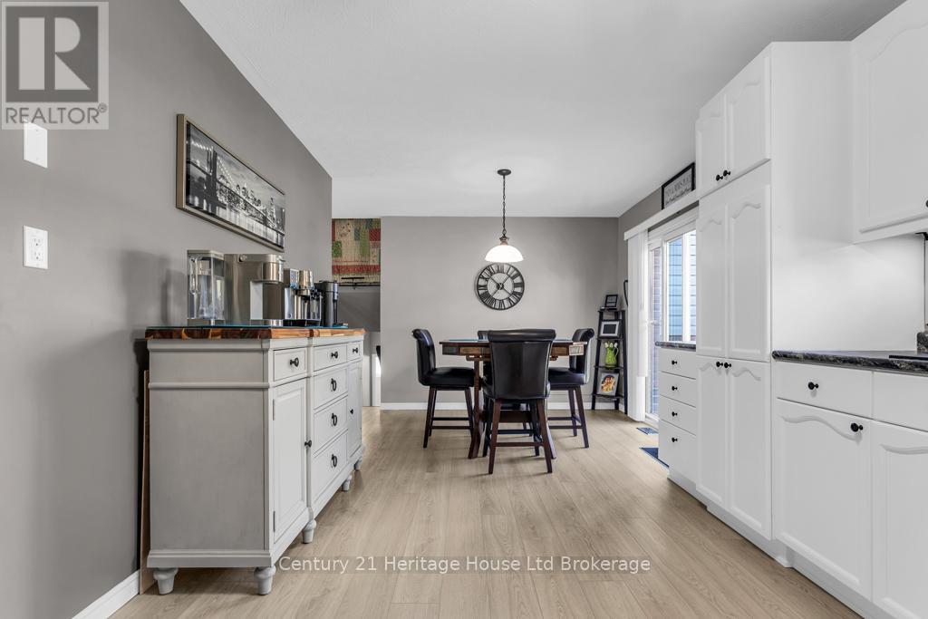 93 Glendale Drive, Tillsonburg, Ontario  N4G 1J9 - Photo 9 - X13042386