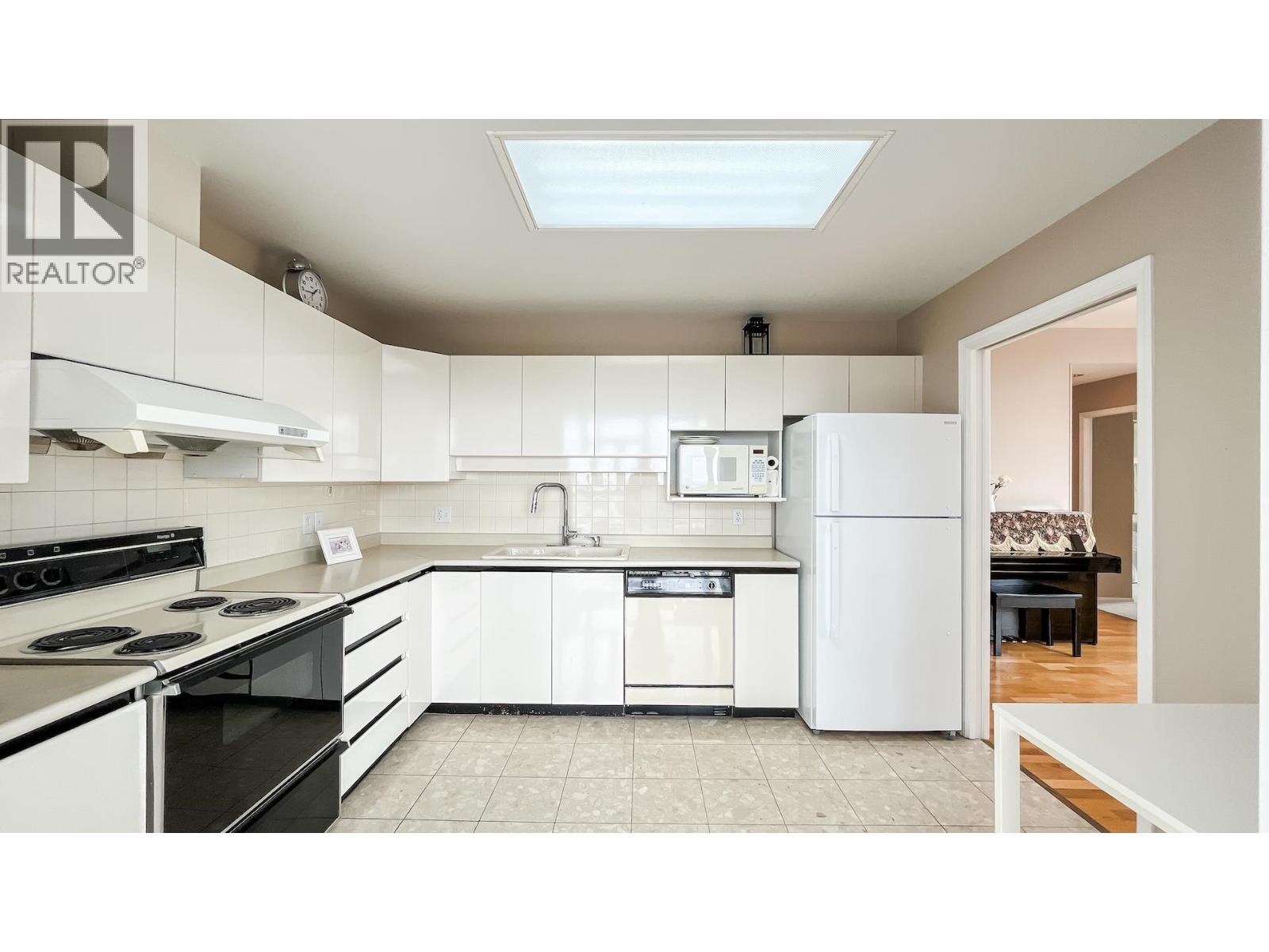 2102 6521 Bonsor Avenue, Burnaby, British Columbia  V5H 4N3 - Photo 12 - R3115536