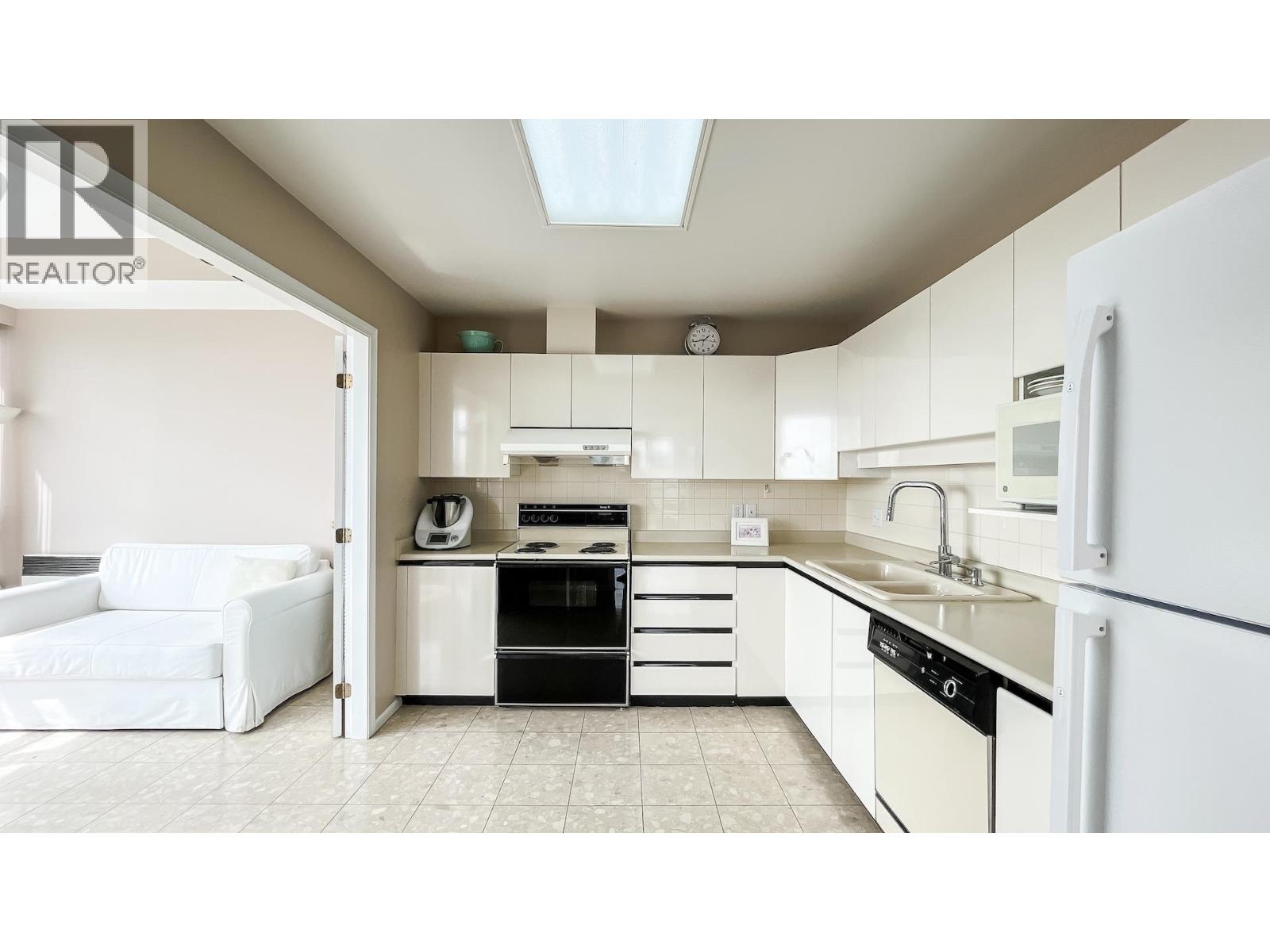 2102 6521 Bonsor Avenue, Burnaby, British Columbia  V5H 4N3 - Photo 13 - R3115536