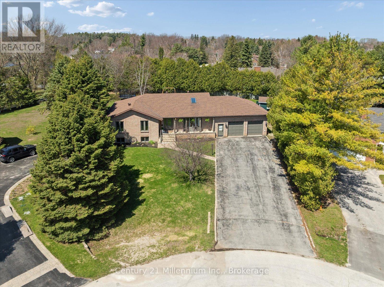 4 Blackburn Avenue, Clearview, Ontario  L0M 1P0 - Photo 2 - S13042256