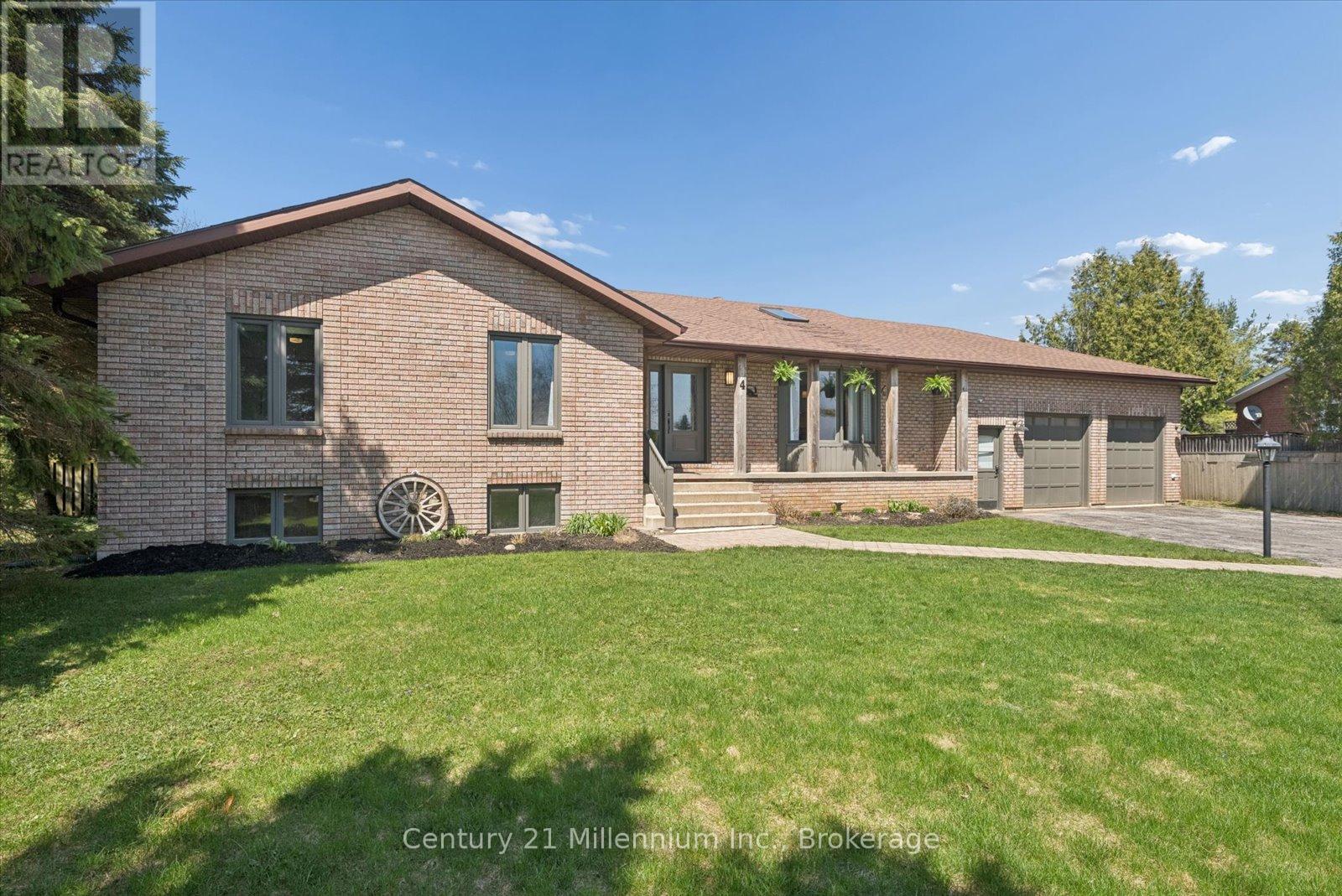 4 Blackburn Avenue, Clearview, Ontario  L0M 1P0 - Photo 3 - S13042256