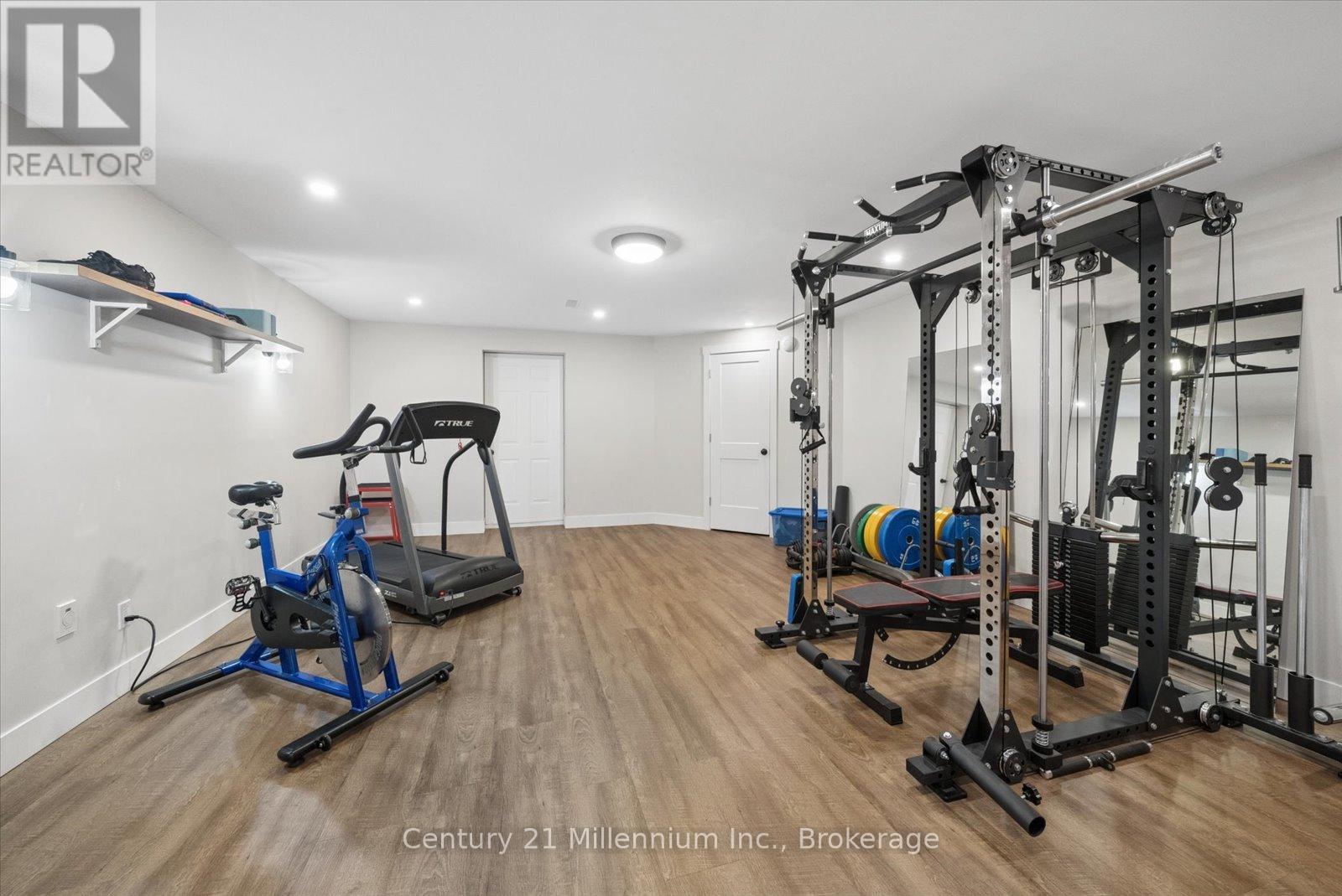 4 Blackburn Avenue, Clearview, Ontario  L0M 1P0 - Photo 34 - S13042256