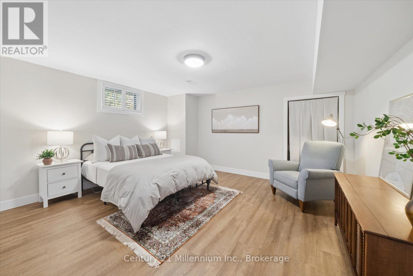 4 Blackburn Avenue, Clearview, Ontario  L0M 1P0 - Photo 35 - S13042256