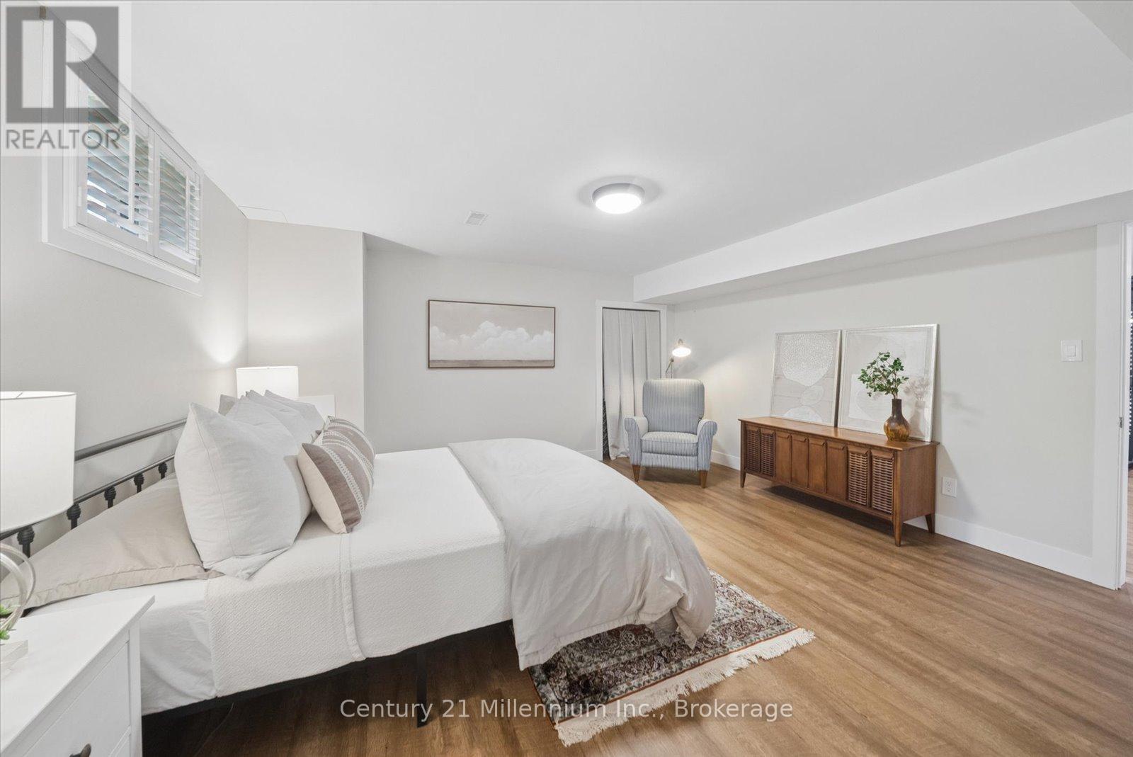 4 Blackburn Avenue, Clearview, Ontario  L0M 1P0 - Photo 36 - S13042256