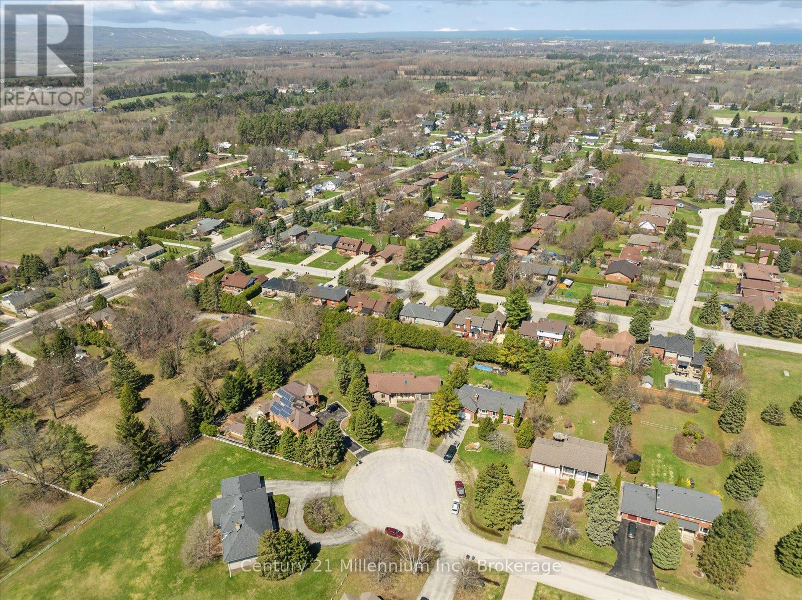 4 Blackburn Avenue, Clearview, Ontario  L0M 1P0 - Photo 50 - S13042256