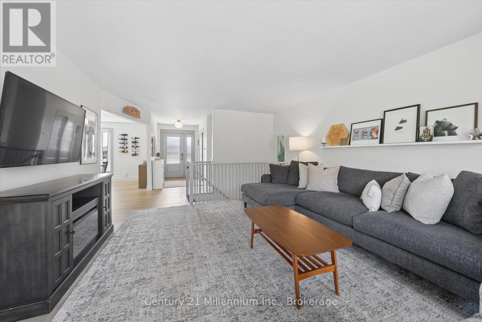 4 Blackburn Avenue, Clearview, Ontario  L0M 1P0 - Photo 7 - S13042256