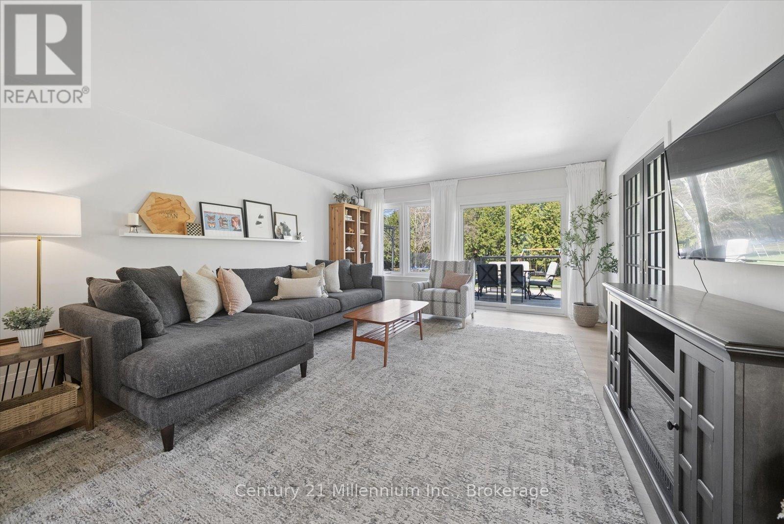 4 Blackburn Avenue, Clearview, Ontario  L0M 1P0 - Photo 8 - S13042256