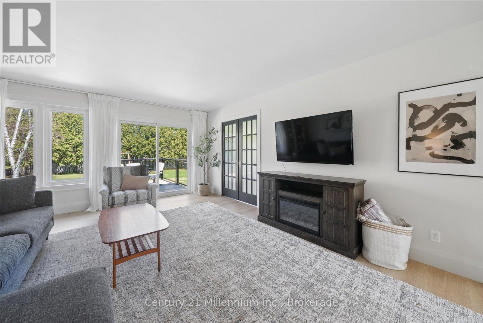 4 Blackburn Avenue, Clearview, Ontario  L0M 1P0 - Photo 9 - S13042256