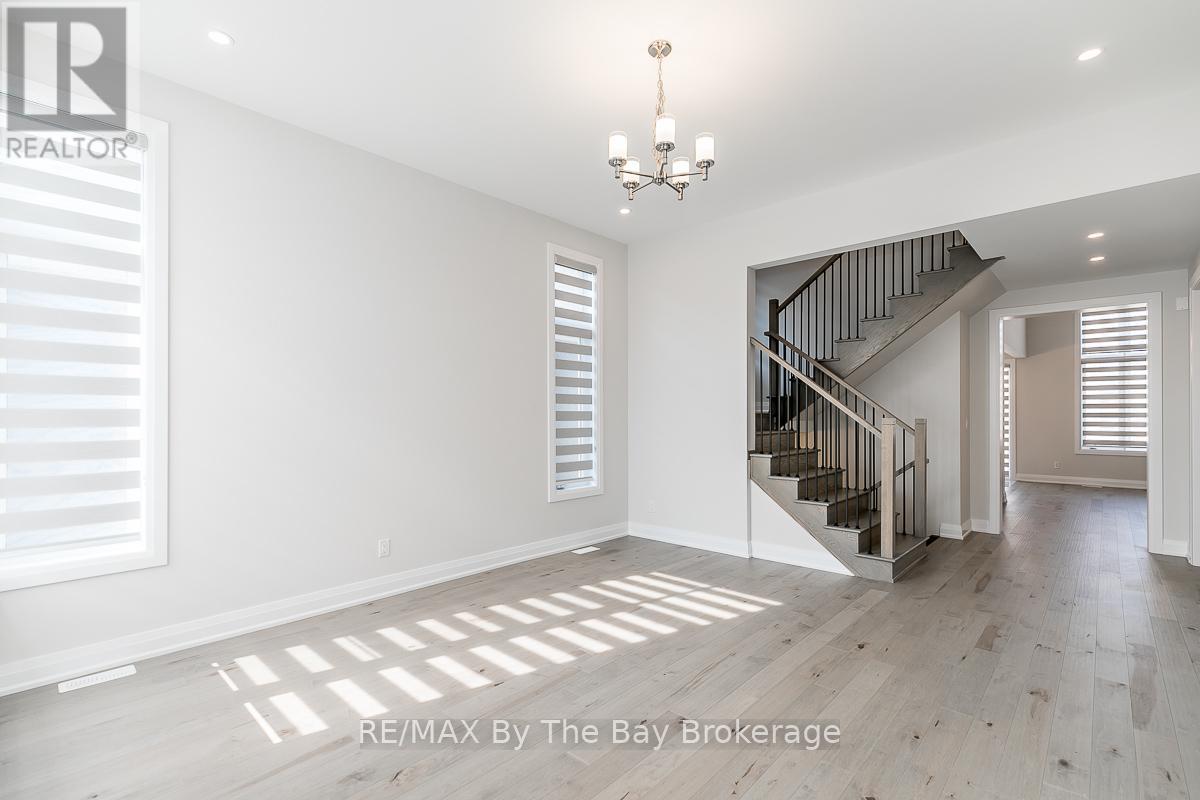 5 Rosanne Circle, Wasaga Beach, Ontario  L9Z 0N4 - Photo 4 - S13042340