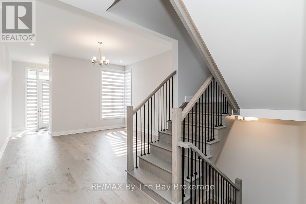 5 Rosanne Circle, Wasaga Beach, Ontario  L9Z 0N4 - Photo 8 - S13042340