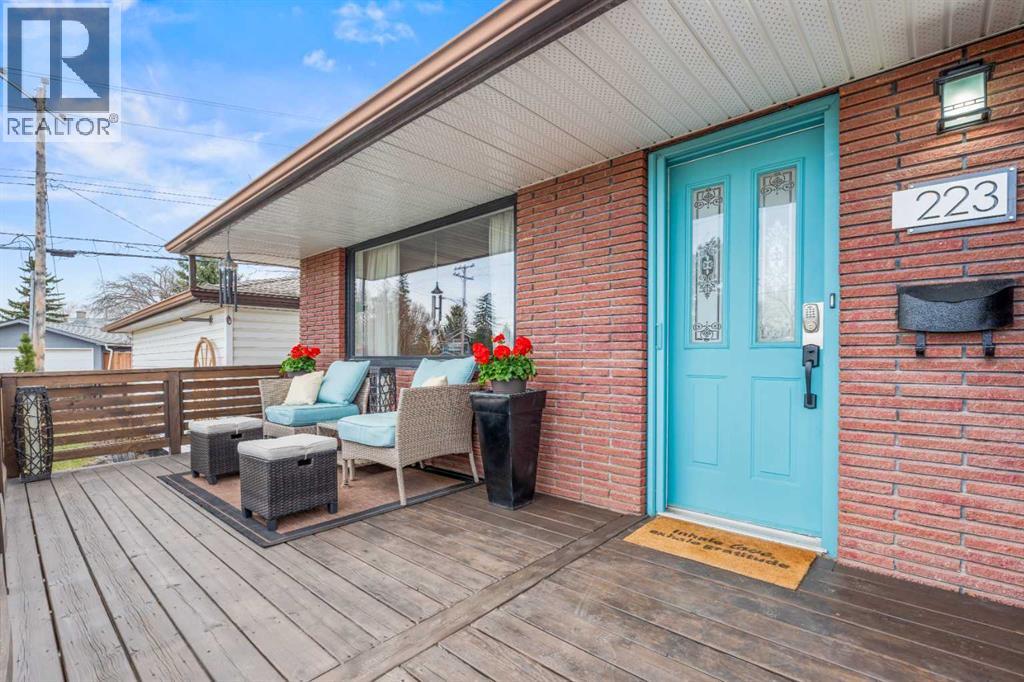 223 45 Street SW, Calgary, Alberta  T3C 2B4 - Photo 2 - A2304620