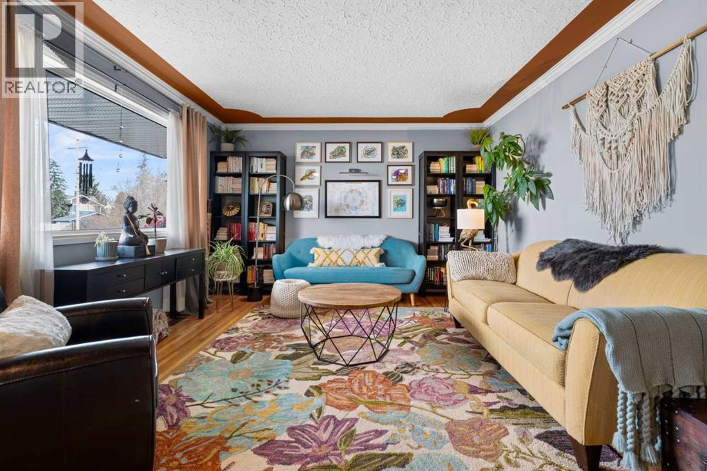 223 45 Street SW, Calgary, Alberta  T3C 2B4 - Photo 3 - A2304620