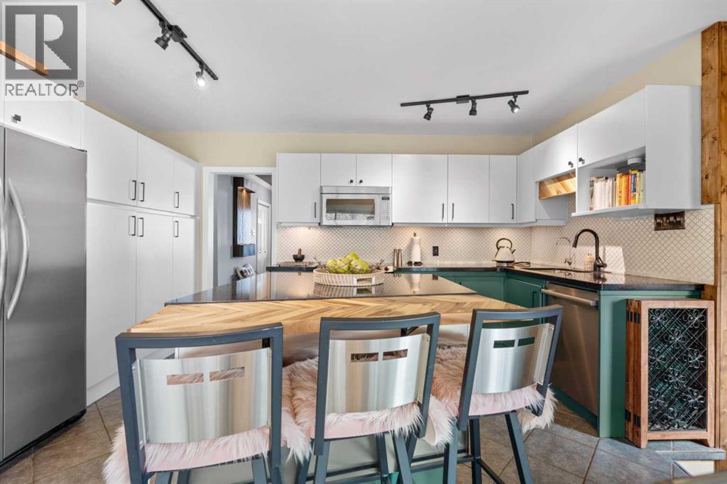 223 45 Street SW, Calgary, Alberta  T3C 2B4 - Photo 9 - A2304620