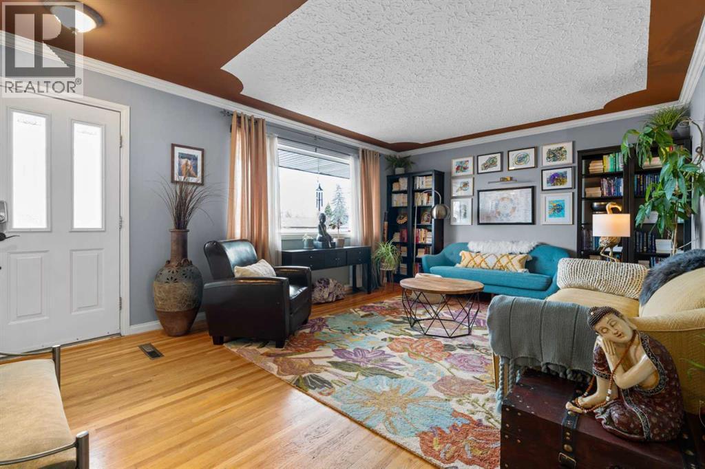 223 45 Street SW, Calgary, Alberta  T3C 2B4 - Photo 4 - A2304620