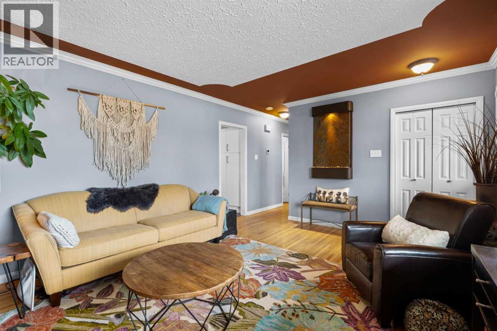 223 45 Street SW, Calgary, Alberta  T3C 2B4 - Photo 5 - A2304620