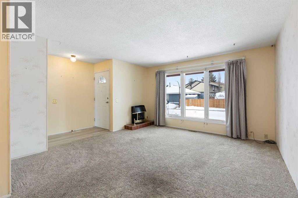 460 Cannington Close SW, Calgary, Alberta  T2W 3G2 - Photo 2 - A2304927