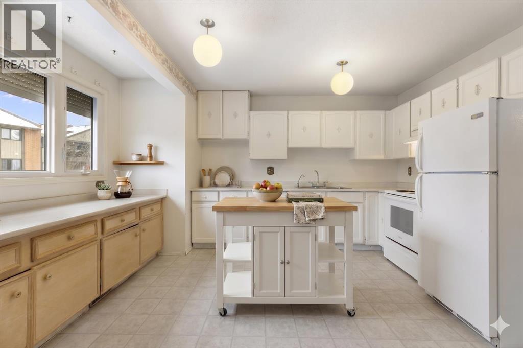 460 Cannington Close SW, Calgary, Alberta  T2W 3G2 - Photo 7 - A2304927