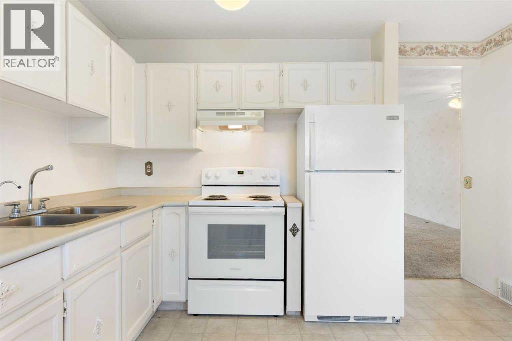 460 Cannington Close SW, Calgary, Alberta  T2W 3G2 - Photo 9 - A2304927