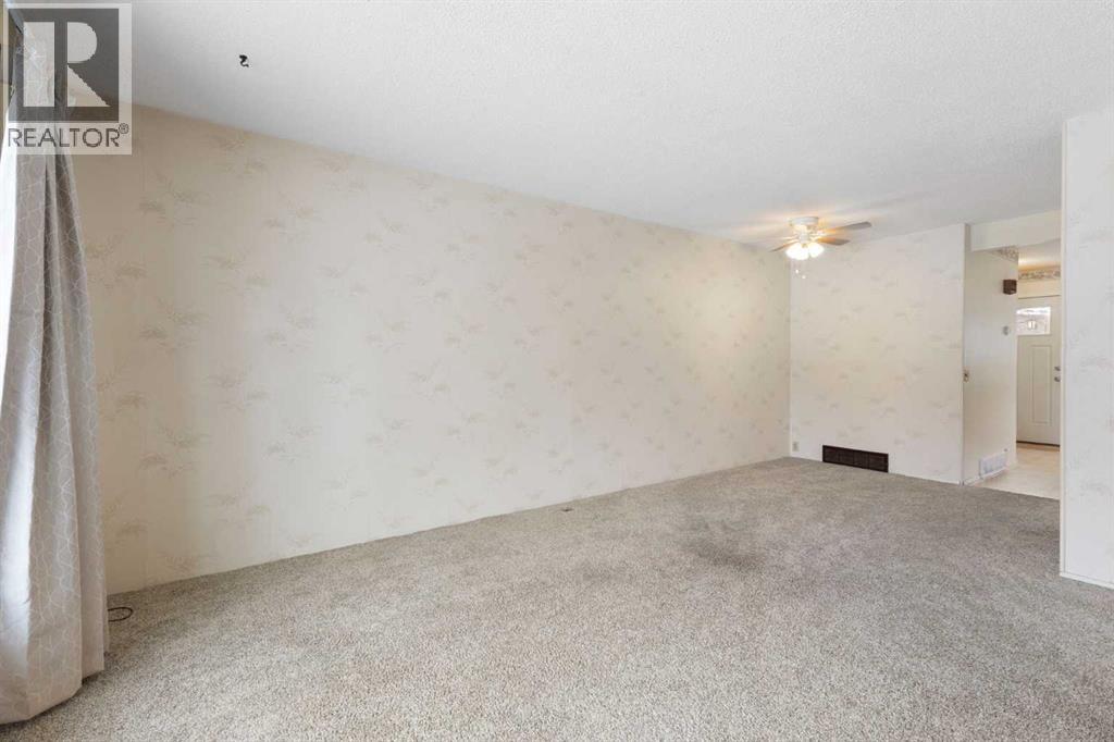 460 Cannington Close SW, Calgary, Alberta  T2W 3G2 - Photo 6 - A2304927