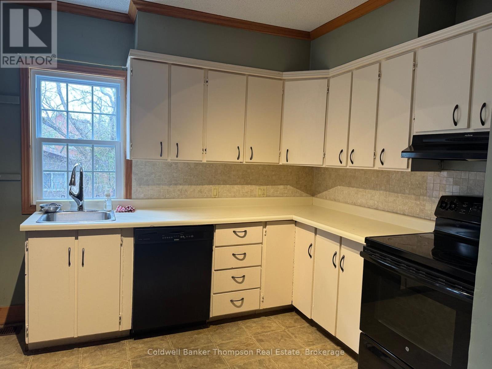 135 Huston Street, Burk's Falls, Ontario  P0A 1C0 - Photo 5 - X13042178