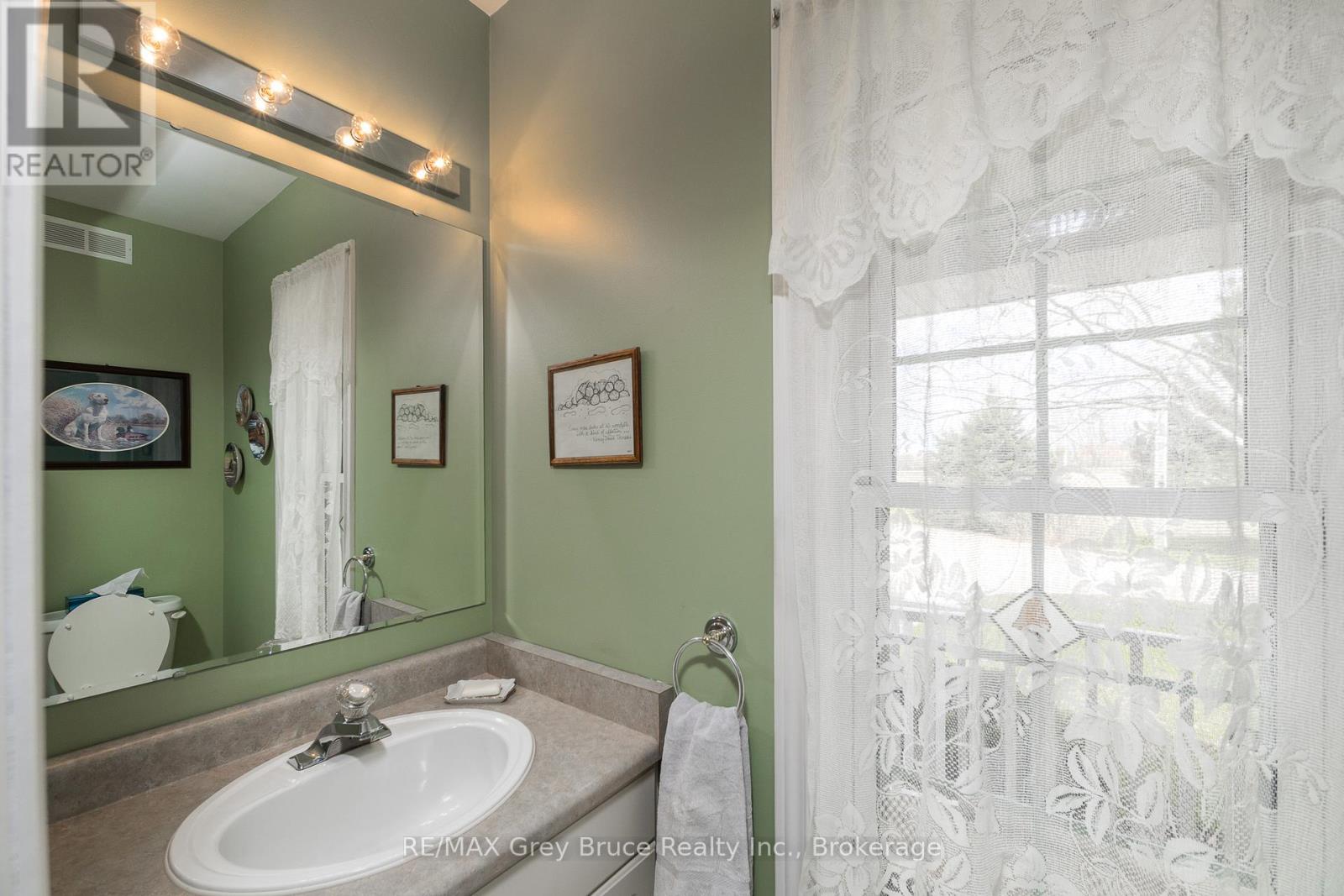 258913 Gordon Sutherland Parkway, Georgian Bluffs, Ontario  N4K 0G3 - Photo 15 - X13042208