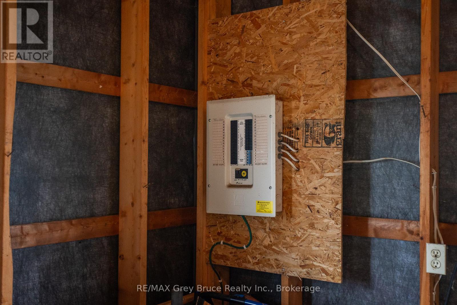 258913 Gordon Sutherland Parkway, Georgian Bluffs, Ontario  N4K 0G3 - Photo 27 - X13042208