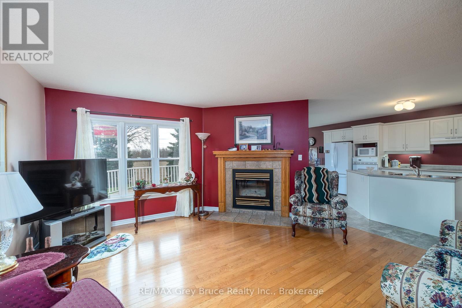 258913 Gordon Sutherland Parkway, Georgian Bluffs, Ontario  N4K 0G3 - Photo 5 - X13042208