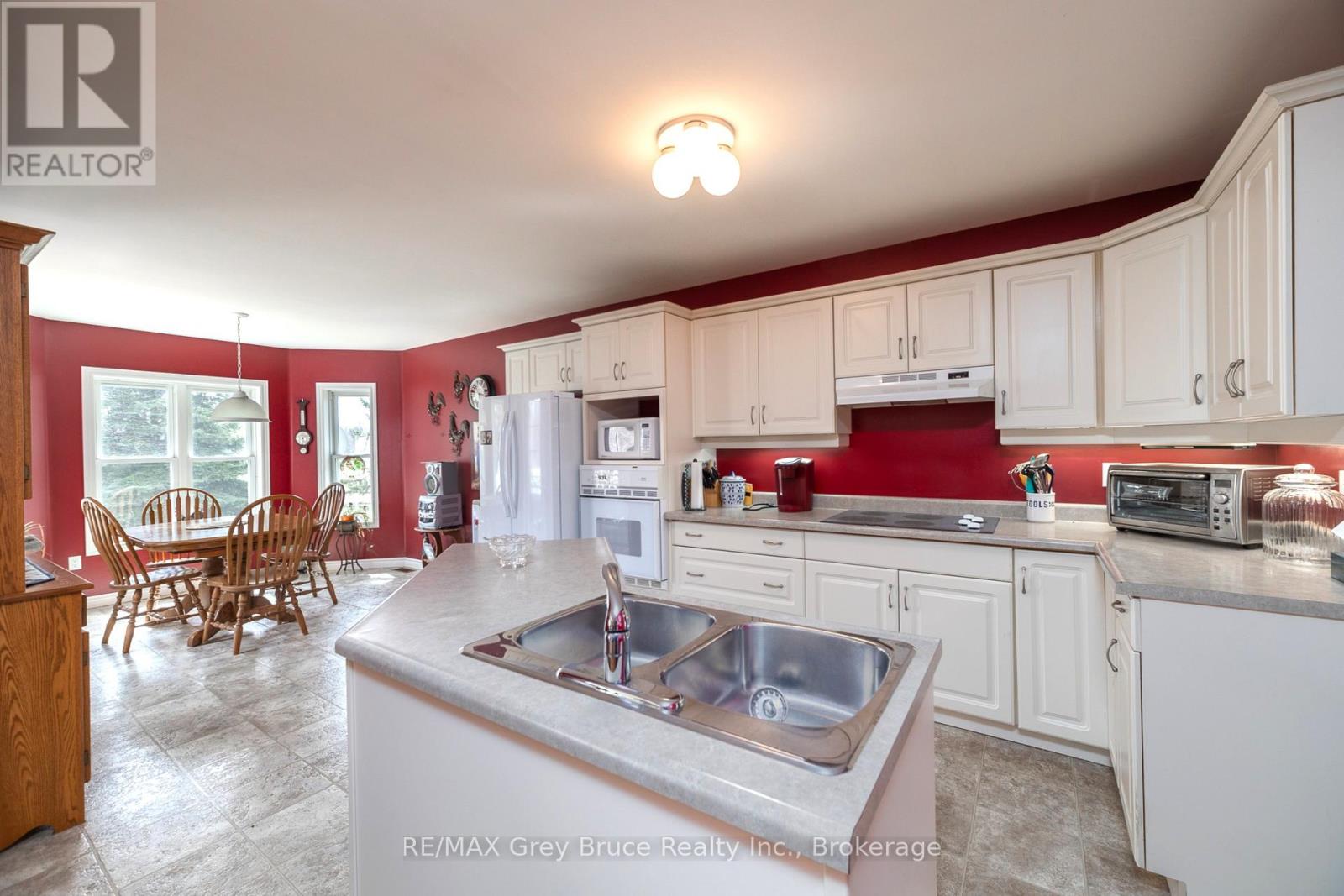 258913 Gordon Sutherland Parkway, Georgian Bluffs, Ontario  N4K 0G3 - Photo 7 - X13042208