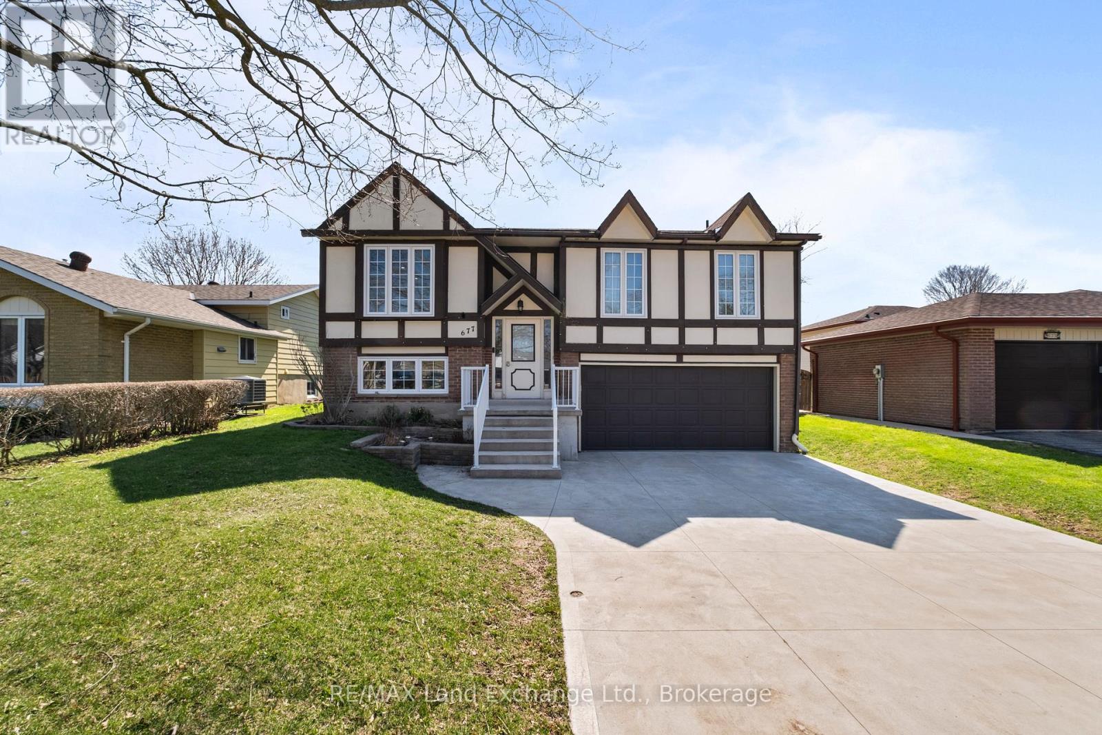 677 Kennard Crescent, Kincardine, Ontario  N2Z 1T5 - Photo 2 - X13042310