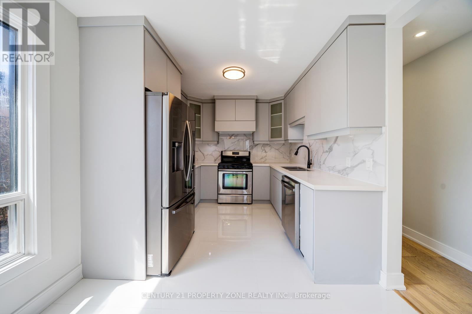 203 Toynbee Trail, Toronto, Ontario  M1E 1G8 - Photo 16 - E13042226