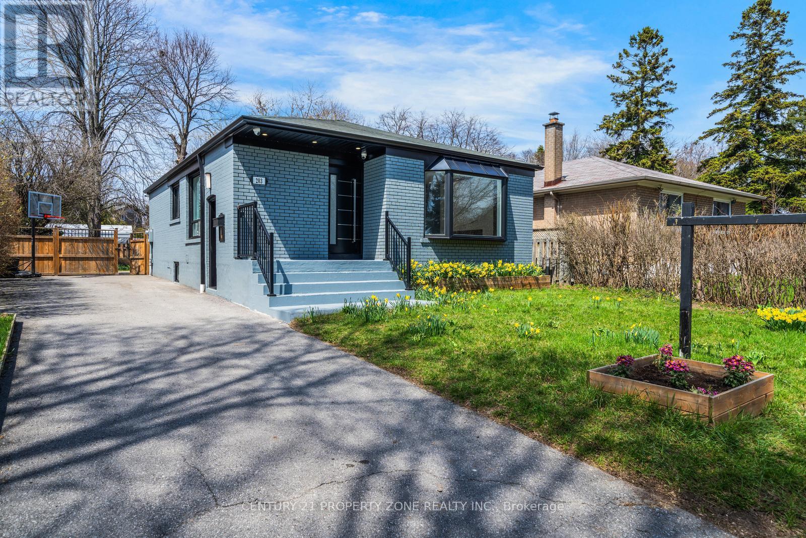 203 Toynbee Trail, Toronto, Ontario  M1E 1G8 - Photo 2 - E13042226