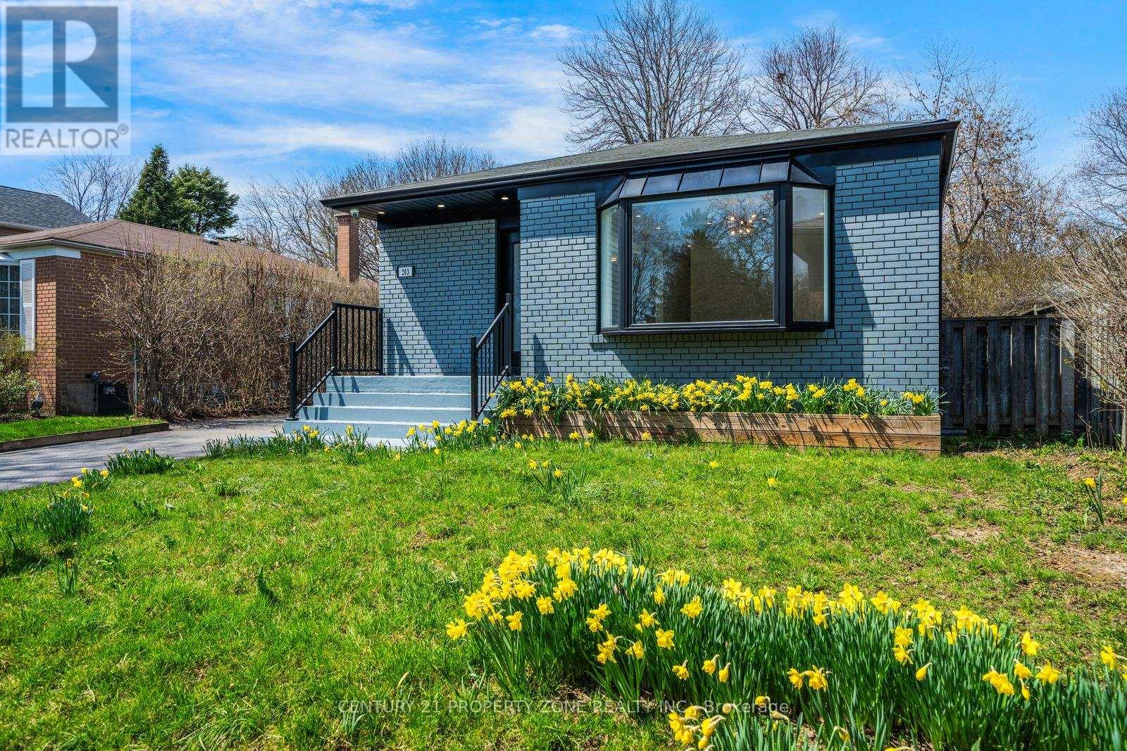 203 Toynbee Trail, Toronto, Ontario  M1E 1G8 - Photo 3 - E13042226