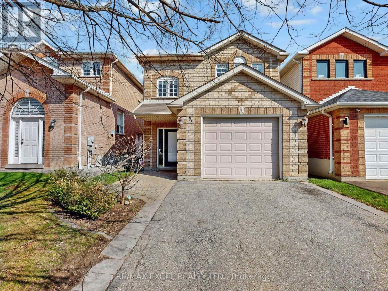 93 CLEARMEADOW BOULEVARD, Newmarket, Ontario