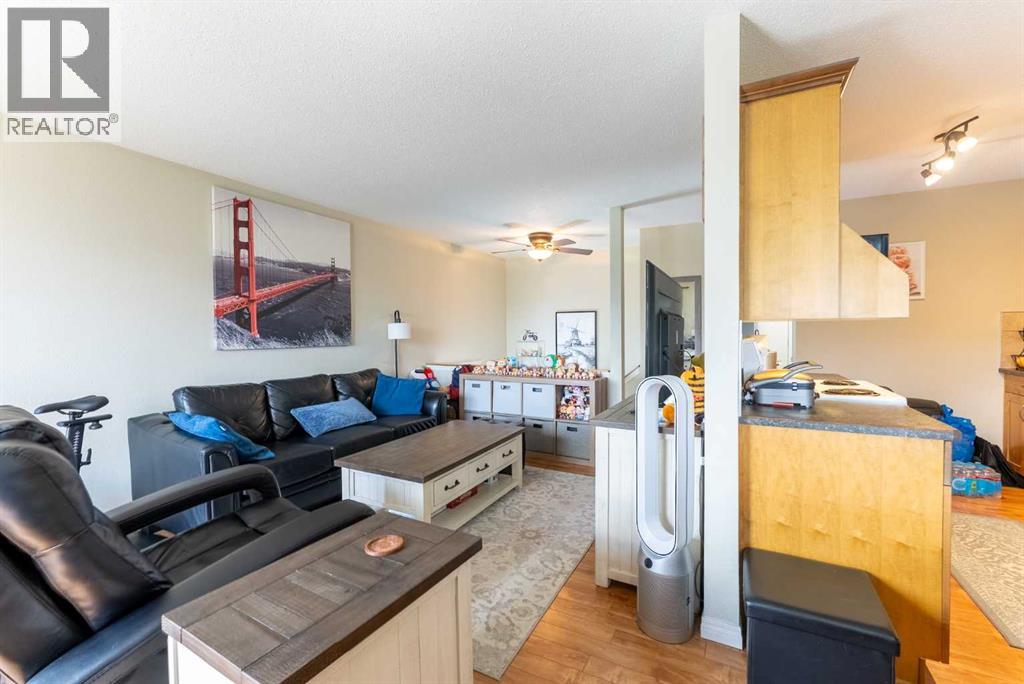 1, 29 Meadowlark Boulevard N, Lethbridge, Alberta  T1H 4R4 - Photo 11 - A2303786