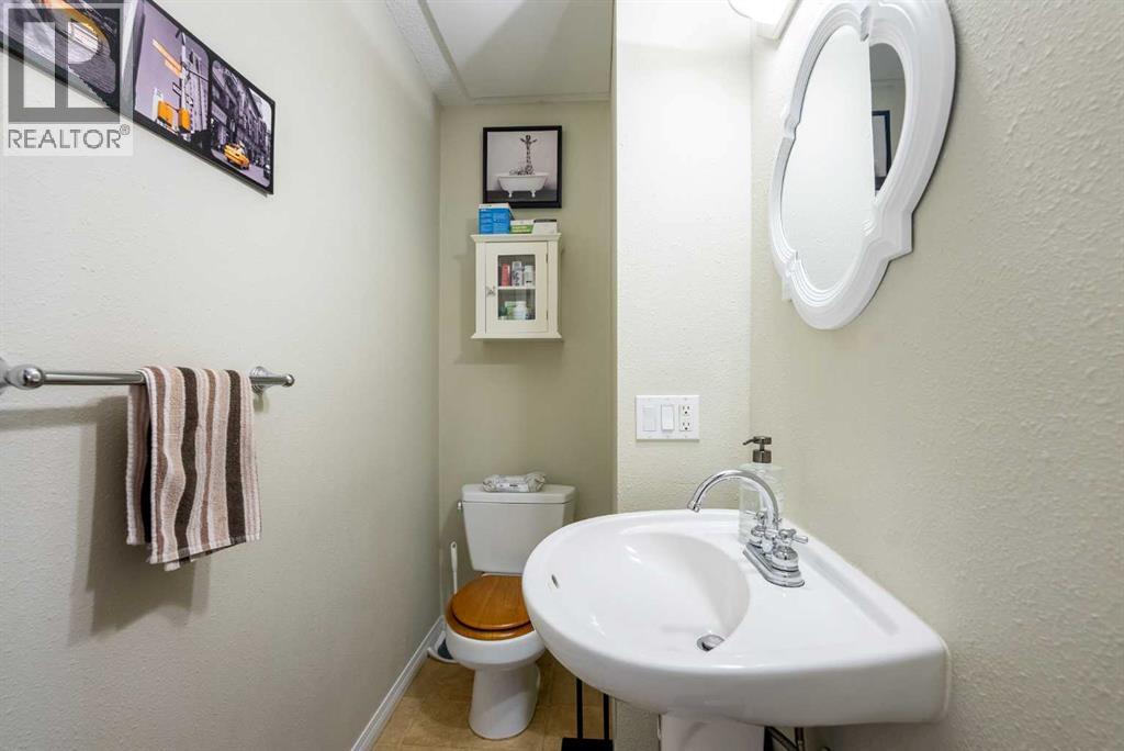 1, 29 Meadowlark Boulevard N, Lethbridge, Alberta  T1H 4R4 - Photo 32 - A2303786