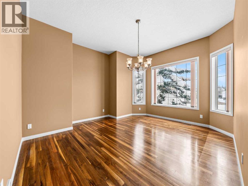 157 Valley Creek Place Nw, Calgary, Alberta  T3B 5V1 - Photo 21 - A2296480