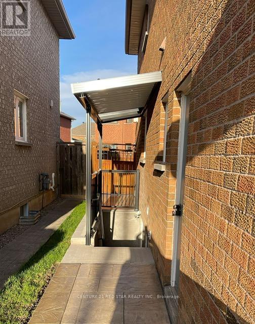 Bsmt - 1358 Beauty Bush Court, Mississauga, Ontario  L5V 1K4 - Photo 17 - W13042272