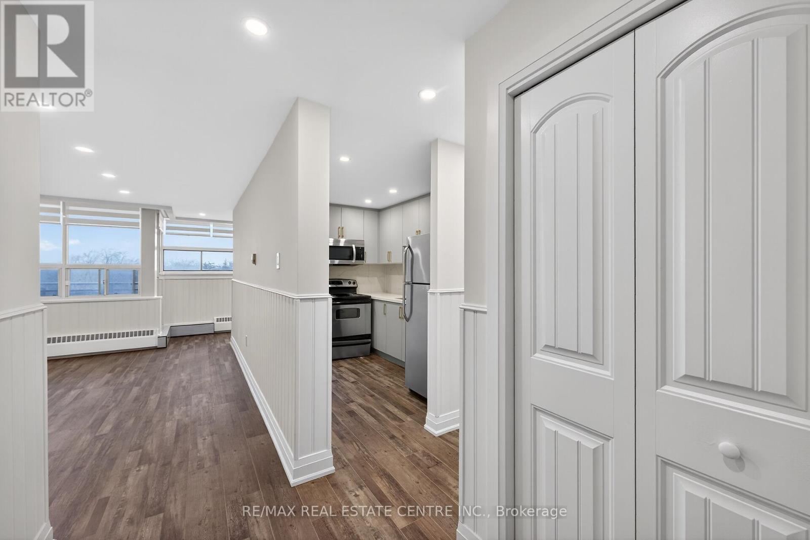 702 - 212 Kerr Street, Oakville, Ontario  L6K 3B1 - Photo 8 - W13042404