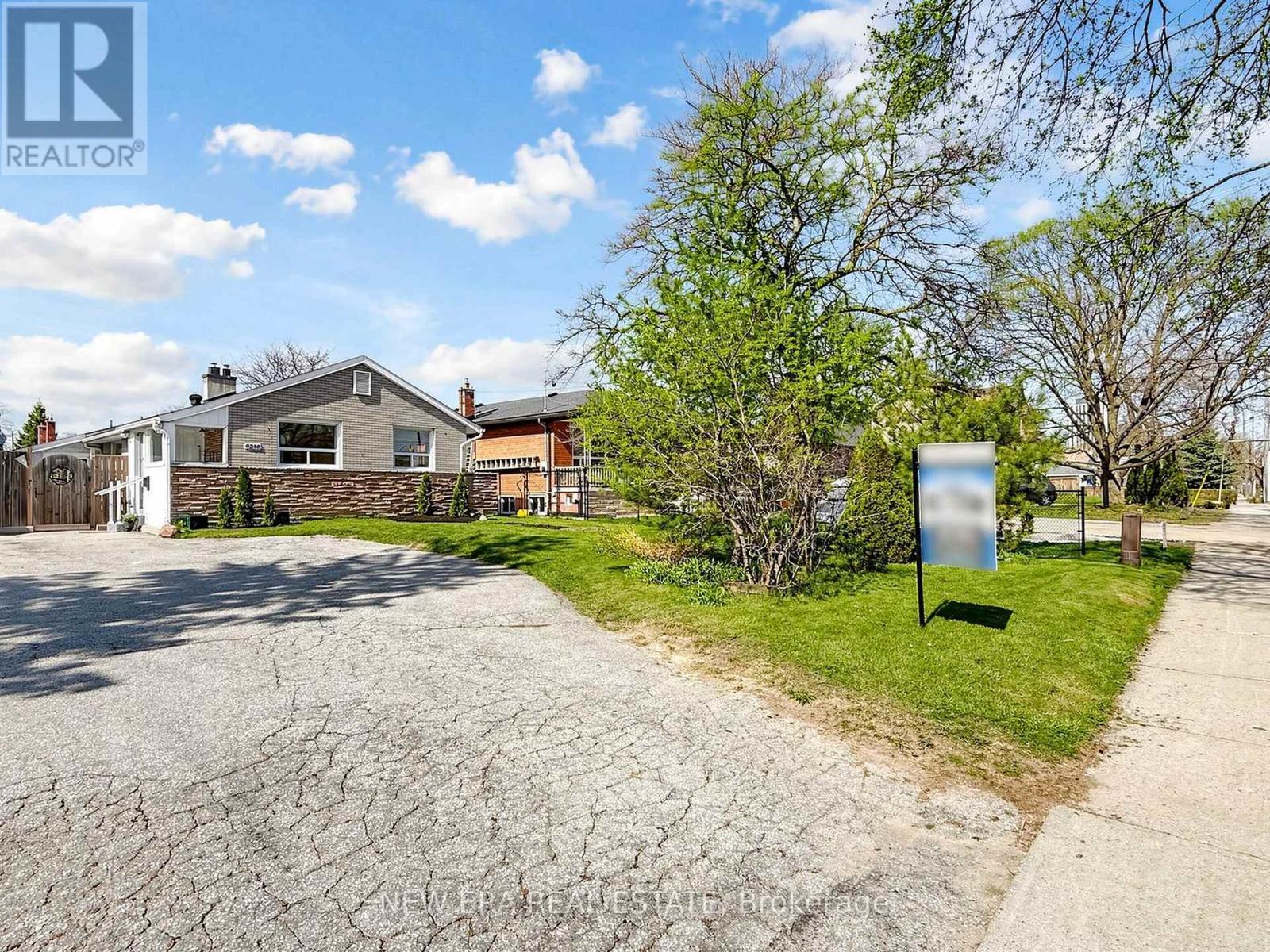 4246 BLOOR STREET W, Toronto, Ontario