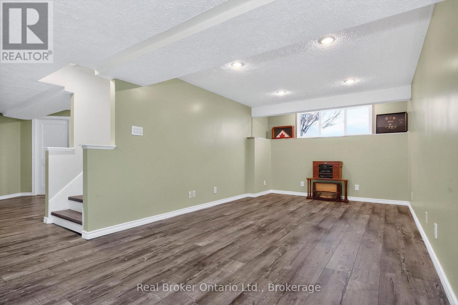 44 Byrnes Crescent, Penetanguishene, Ontario  L9M 1V9 - Photo 15 - S12819594