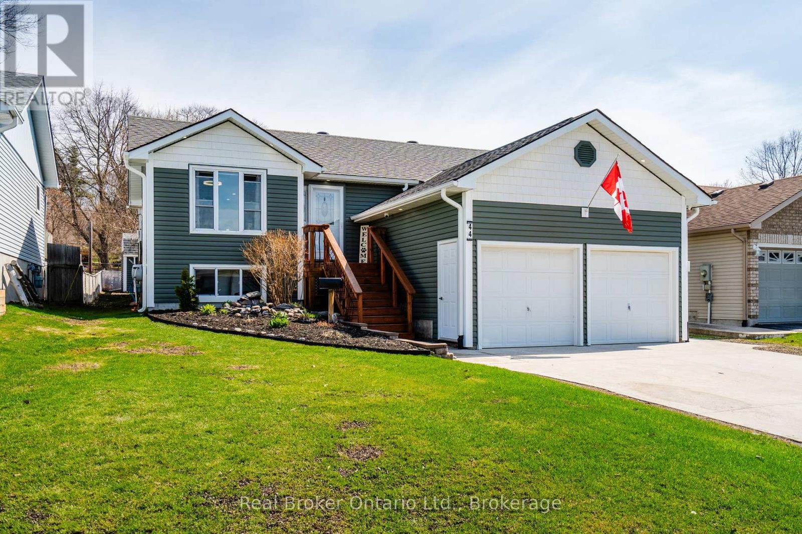 44 BYRNES CRESCENT, Penetanguishene, Ontario