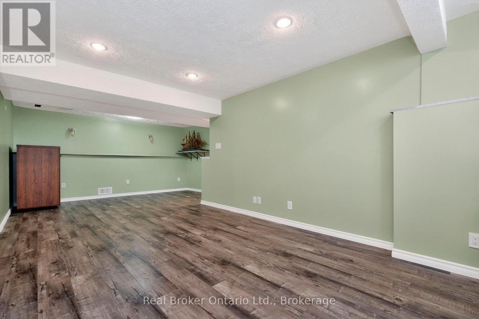 44 Byrnes Crescent, Penetanguishene, Ontario  L9M 1V9 - Photo 16 - S12819594