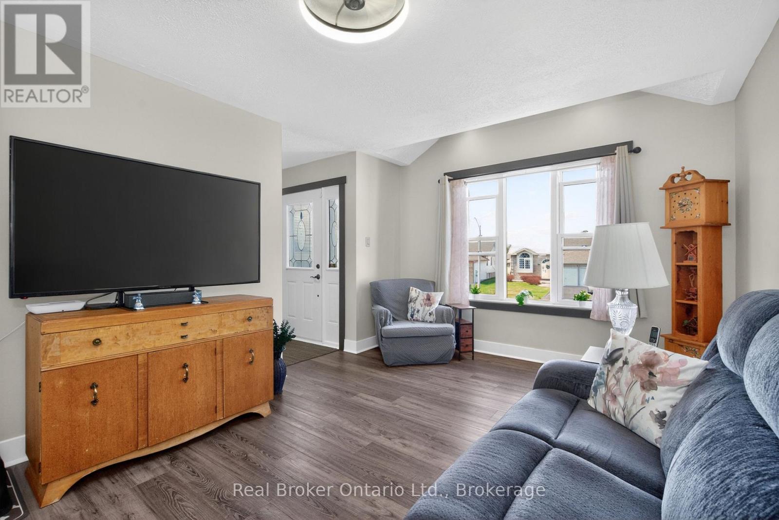 44 Byrnes Crescent, Penetanguishene, Ontario  L9M 1V9 - Photo 5 - S12819594