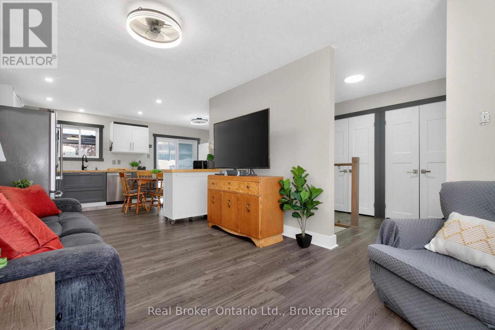 44 Byrnes Crescent, Penetanguishene, Ontario  L9M 1V9 - Photo 6 - S12819594