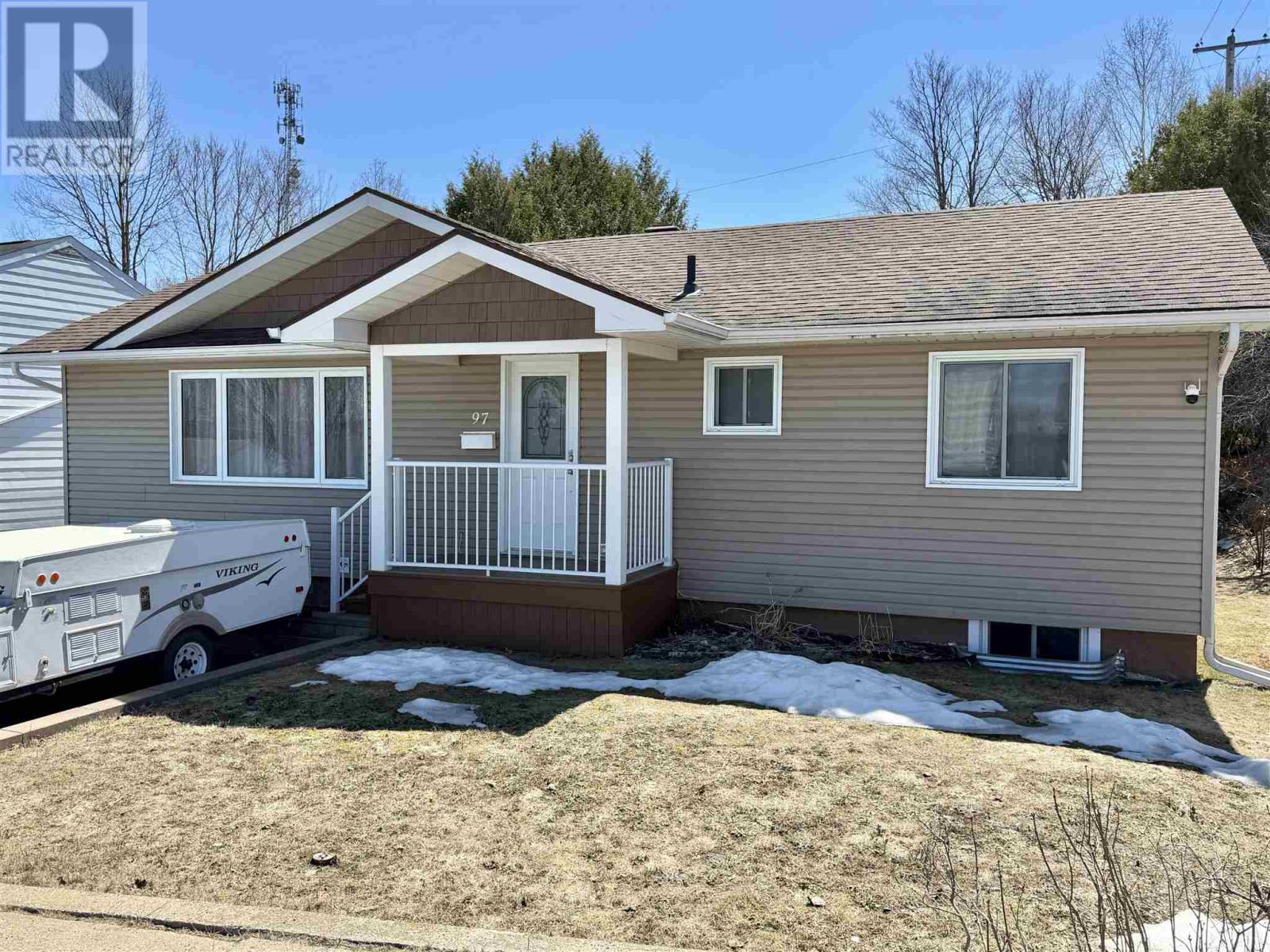 97 Hutchison Ave, Elliot Lake, Ontario  P5A 1W9 - Photo 2 - SM260769
