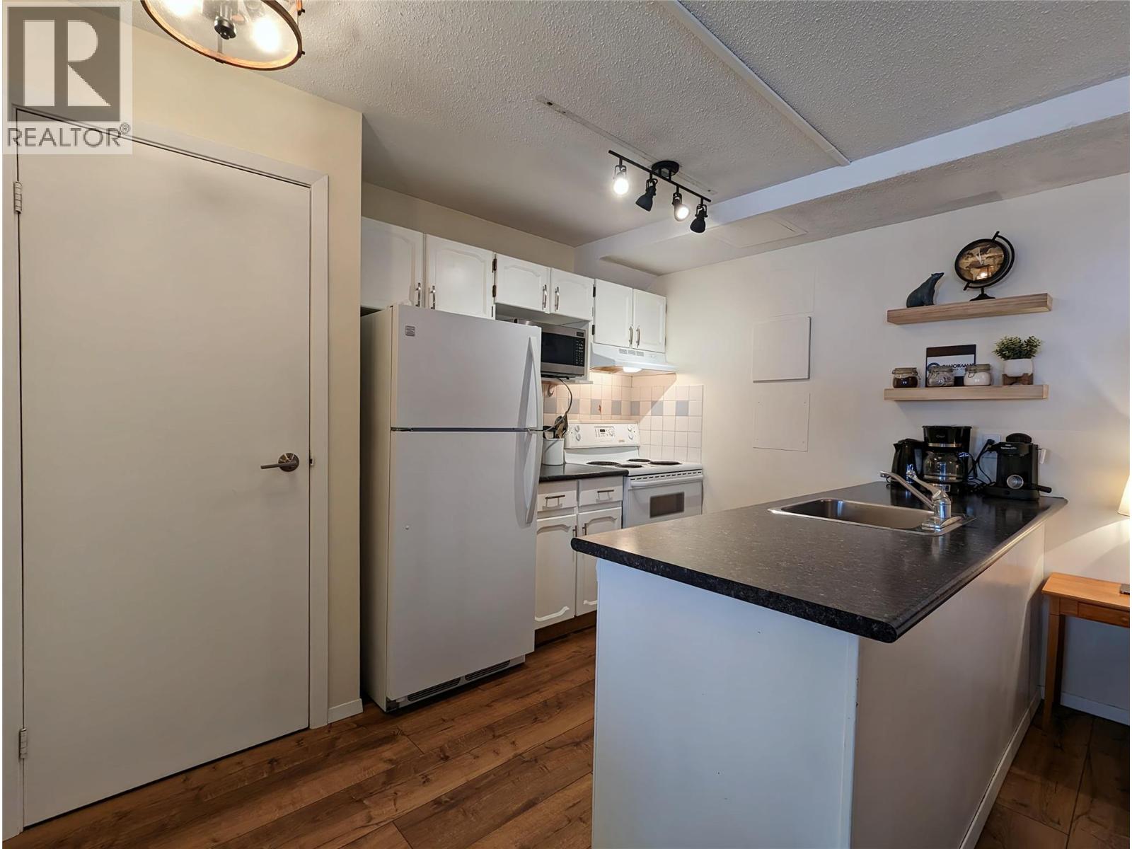 2030 Panorama Drive Unit# 806, Panorama Mountain, British Columbia  V0A 1T0 - Photo 7 - 10384683