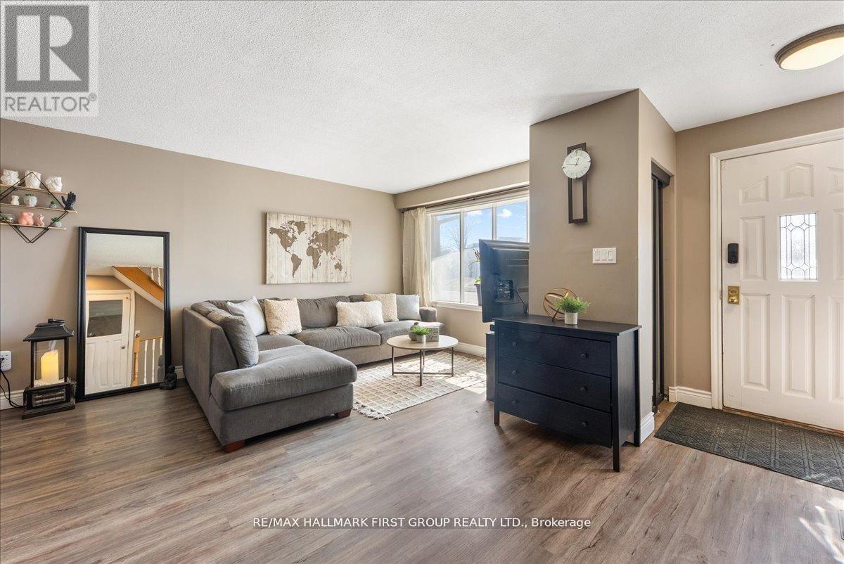 398 Dean Avenue, Oshawa, Ontario  L1H 3E2 - Photo 3 - E13042502